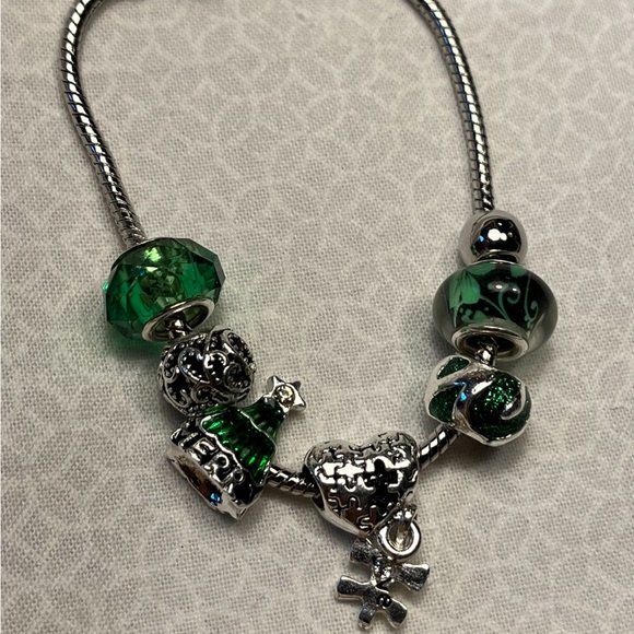 2297-RTT Sparkling Green Beads & Charms “ Missing Puzzle Piece” - Picture 7 of 13